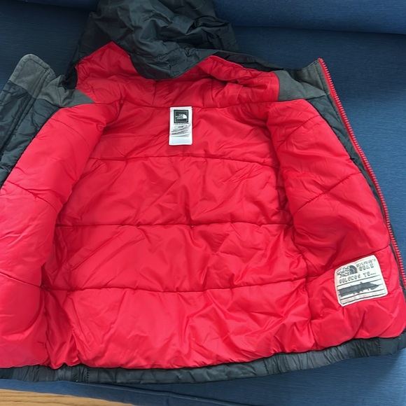 COPY - The north face hyvent zip up jacket. Insulated. - Picture 5 of 5